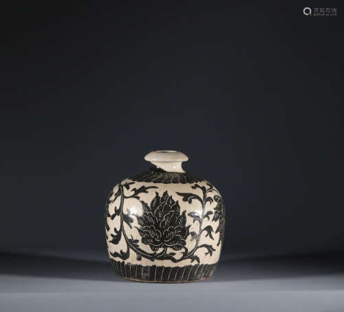 Cizhou kiln bottle in Song Dynasty