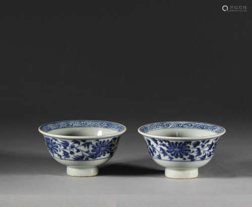 A pair of blue and white bowls in Qing Dynasty