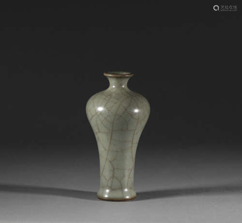 Plum vase in Song Dynasty