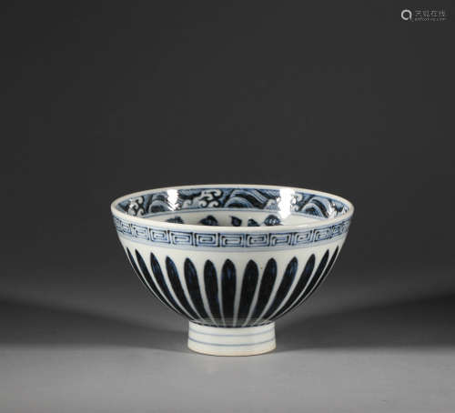 Qing Dynasty blue and white chrysanthemum bowl