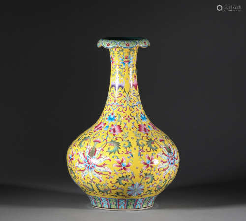 Qianlong yellow ground pink flower vase