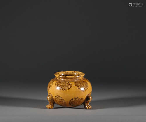 Tang Dynasty yellow glaze three foot stove