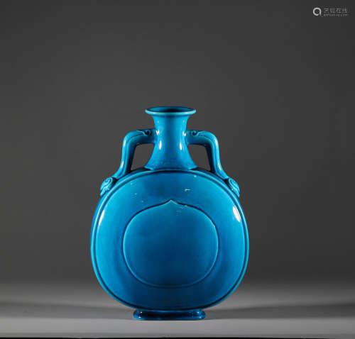 Peacock blue glazed flat bottle in Qing Dynasty