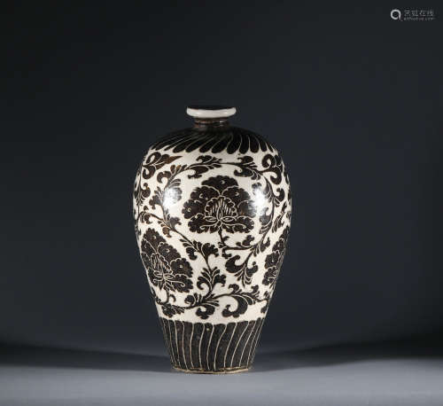 Plum vase of Cizhou kiln in Song Dynasty