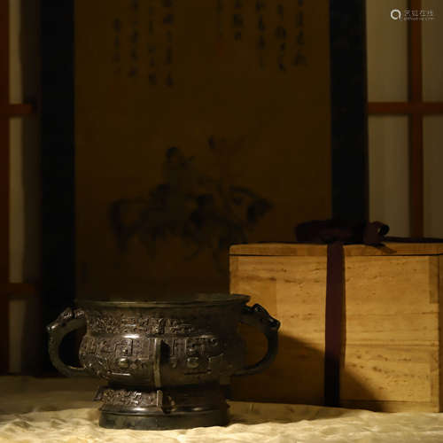 青铜簋A BRONZE ARCHIASTIC TAOTIE MASK STEAMING VESSEL,GUI AN...