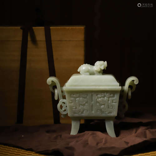 白玉鼎式炉A JADE ARCHIASTIC CENSER AND COVER WITH BOX