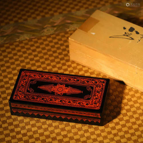 黑漆长方盒A BLACK LACQUER RECTANGLE BOX AND COVER WITH BOX