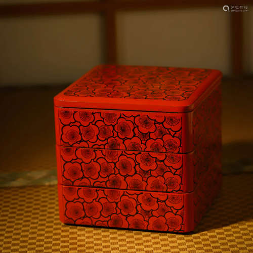 红漆方盒A RED LACQUER SQAURE BOX AND COVER 