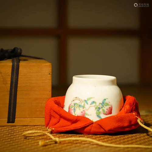 粉彩马蹄尊A PORCELAIN FAMILLE ROSE PEACHES PATTERN VASE AND ...