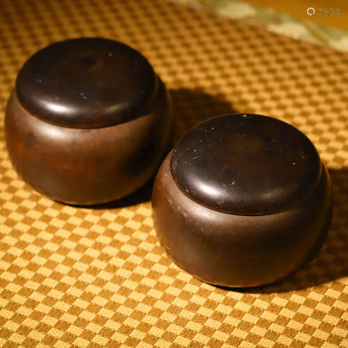 围棋盒A PAIR OF WOODEN CHESS BOXER AND COVERS