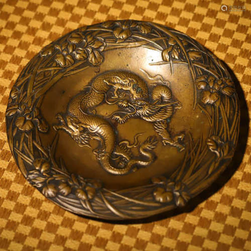 铜雕龙纹盘A BRONZE DRAGON PATTERN CIRCULAR DISH