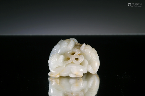 HE TIAN JADE DEPICTING SENIOR AND YOUNG LION