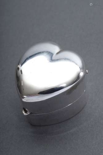 Herzförmige Ringdose mit Samtauskleidung, Adie & | Heart-sha...