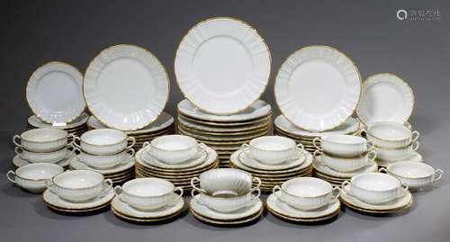 83 Teile KPM Rocaille Restservice mit Goldrand, | 83 pieces ...