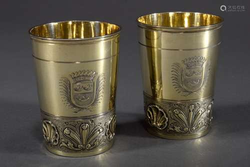 Paar Barock Becher mit getriebenen Reliefbändern | Pair of b...