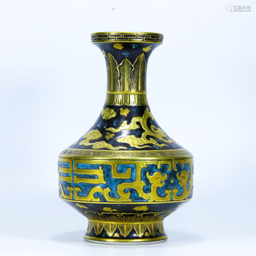 A Decorative Chinese Porcelain Vase
