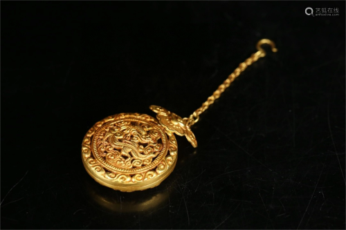 A Chinese Dragon Pattern Gold Pendant