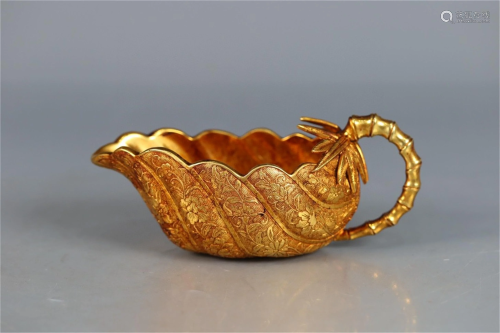 A Flower Pattern Gilt Bronze Cup With Handle