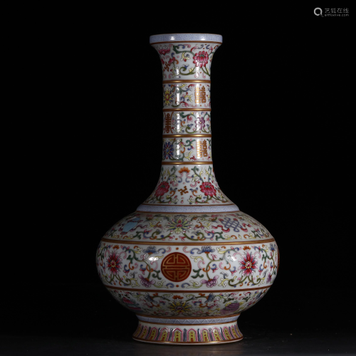 A Chinese Famille-Rose Procelain Long Neck Vase