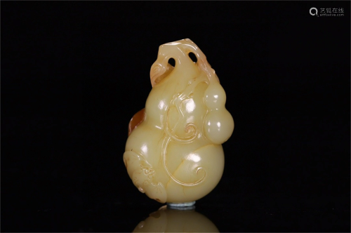 A Chinese Gourd Shaped Pendant