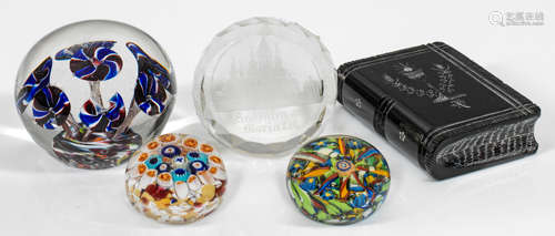 Kleine Kollektion von fünf Paperweights