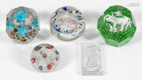 Kleine Kollektion von fünf Paperweights