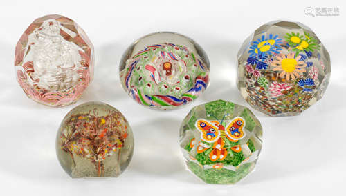 Fünf Paperweights