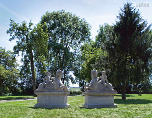 Paar monumentale Sphingen mit Putten als Parkskulpturen