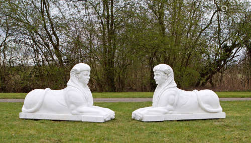 Paar monumental große Sphingen als Parkskulpturen