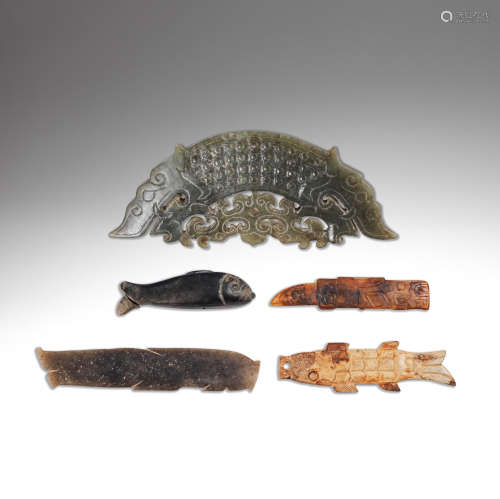 A GROUP OF FIVE JADE FISH AND AMPHIBIAN CARVINGS Western Zho...