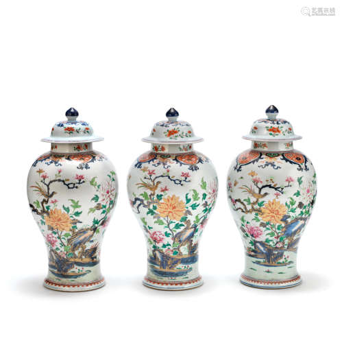 A SET OF THREE ROSE-IMARI BALUSTER VASES AND COVERS Qianlong
