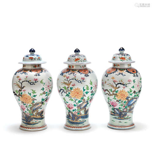 A SET OF THREE ROSE-IMARI BALUSTER VASES AND COVERS Qianlong