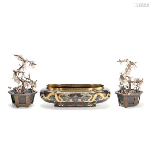 A CLOISONNE ENAMEL LOBED JARDINIERE AND A PAIR OF HARDSTONE ...