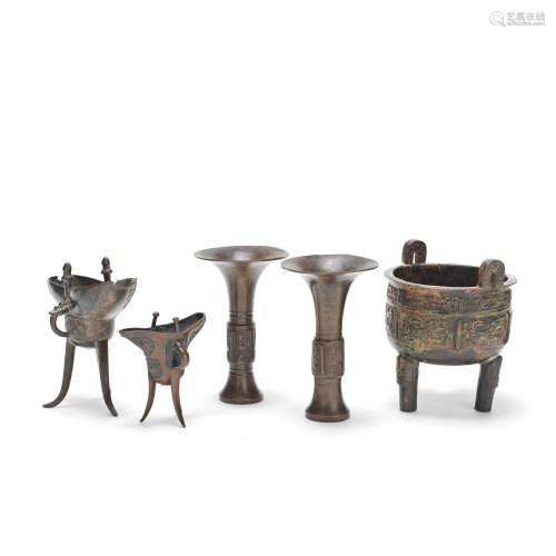 A GROUP OF ARCHAISTIC BRONZE VESSELS Ming Dynasty to 17th/18...
