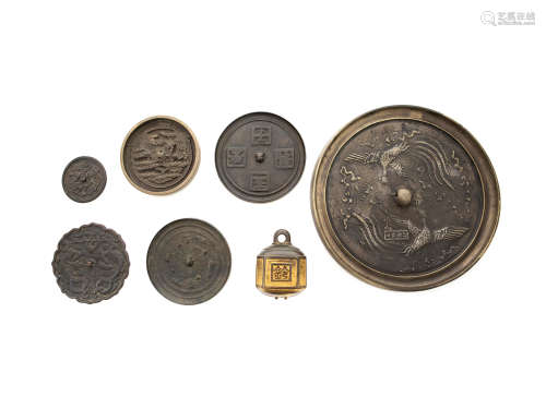 SIX BRONZE MIRRORS AND A BELL China and Japan, 17th-19th cen...