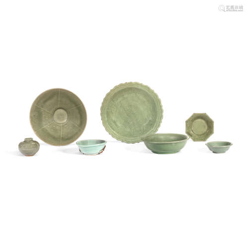 A GROUP OF SEVEN LONGQUAN CELADON GLAZED VESSELS Song to Min...