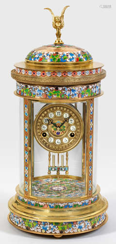 Pendule mit farbigem Cloisonné-Dekor