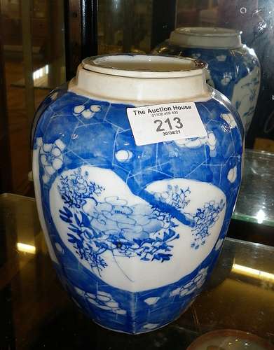 Japanese blue and white storage jar with lid, 17cm high