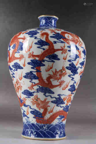 Vase de prune avec motif de dragon rouge et alun bleu