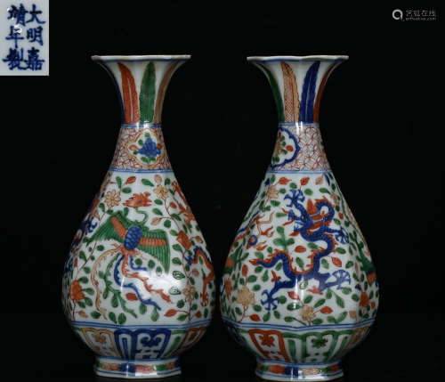 PAIR OF JIAJING MARK WUCAI GLAZE VASE