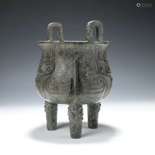 An Archaistic Bronze Beast Pattern Tripod Vessel