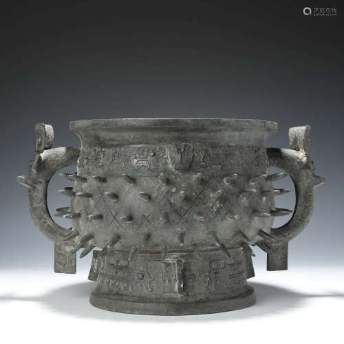 An Archaistic Bronze Food Vessel