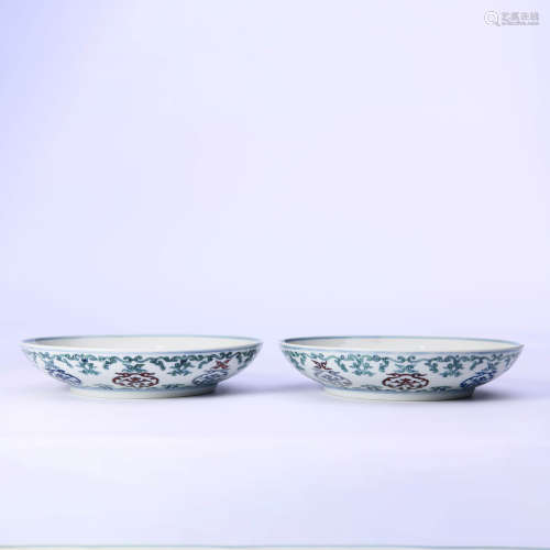 A Pair Of Wucai Interlocking Flowers ‘Shou’ Dishes