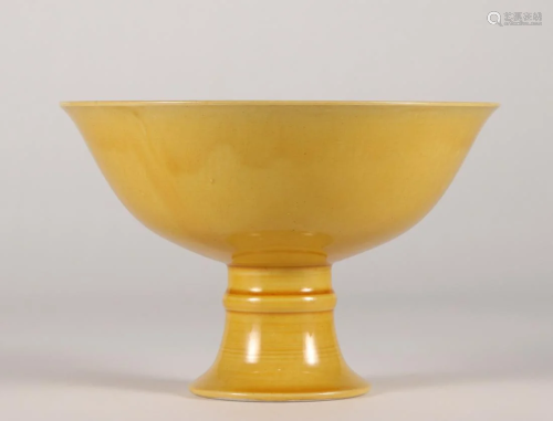 CHINESE PORCELAIN YELLOW GLAZE STEM CUP QING DYNASTY