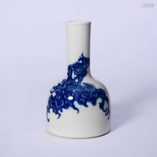 A Blue And White Mallet-Shaped Vase