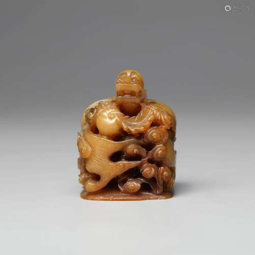 A Carved Yellow Jade Dragon Handle Top