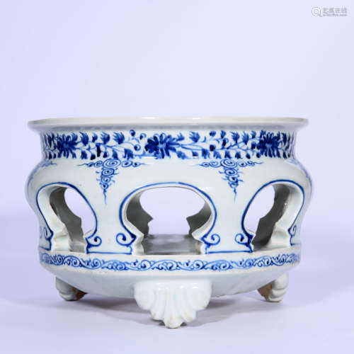 A Blue And White Openwork Tripod Stand