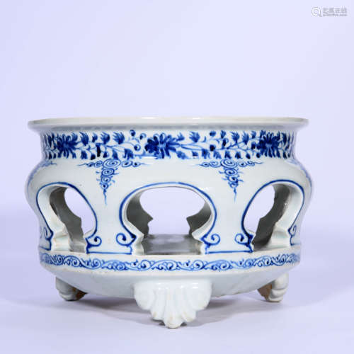 A Blue And White Openwork Tripod Stand