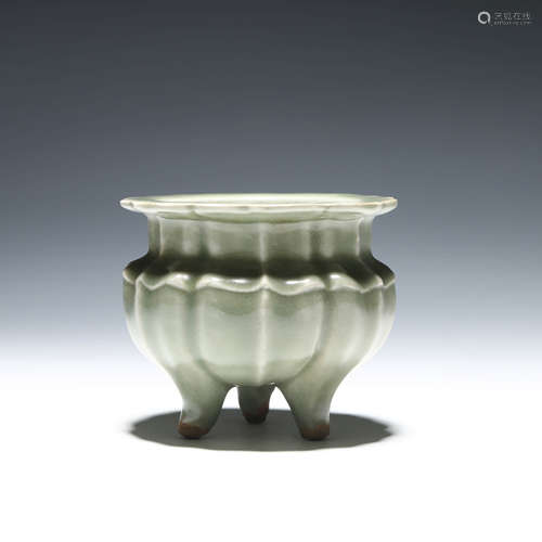 A Celadon-Glazed Melon-Formed Tripod Censer