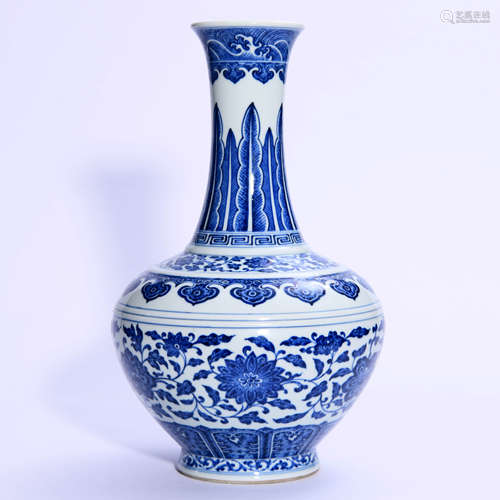 A Blue And White Interlocking Flowers Vase